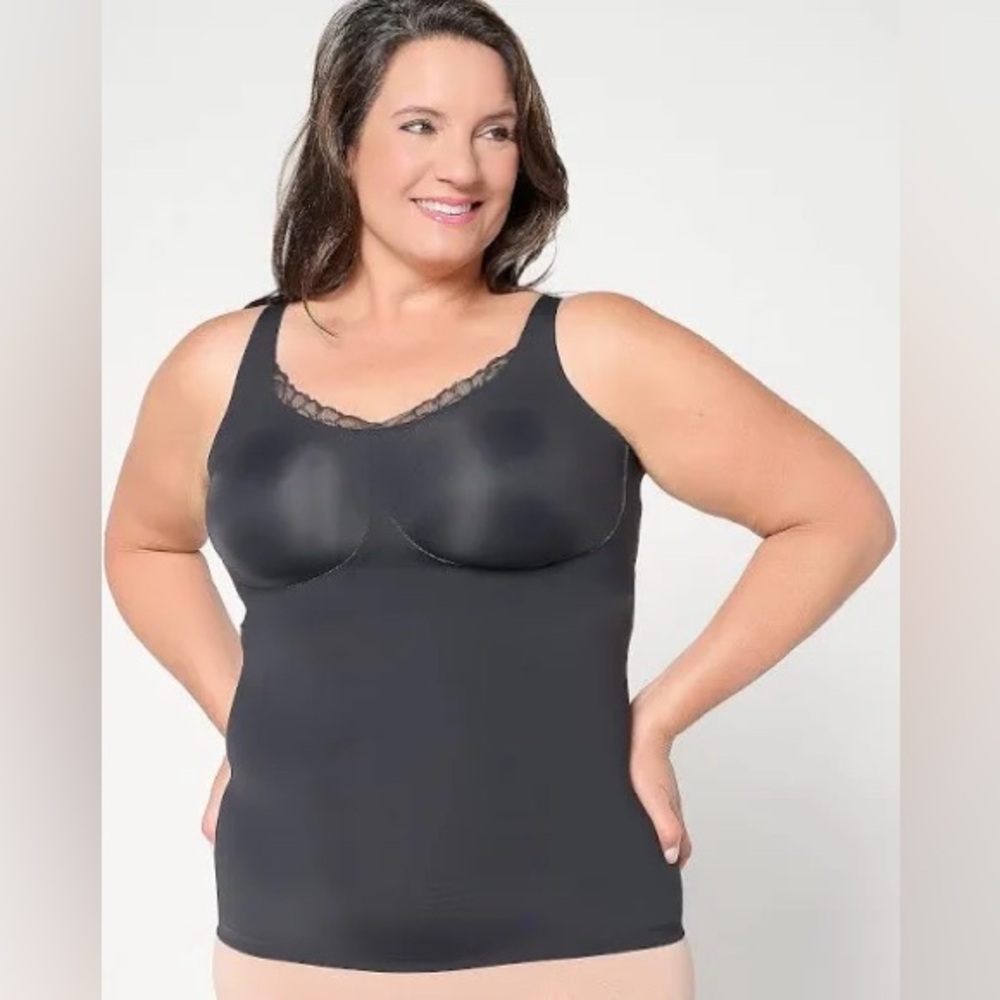 Evelyn & Bobbie Lace Trimmed V-Neck Seamless Bra Cami
